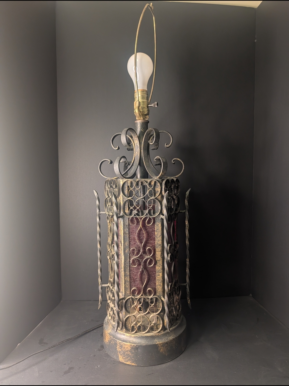 Vintage Gothic Black and Gold Scroll Table Lamp